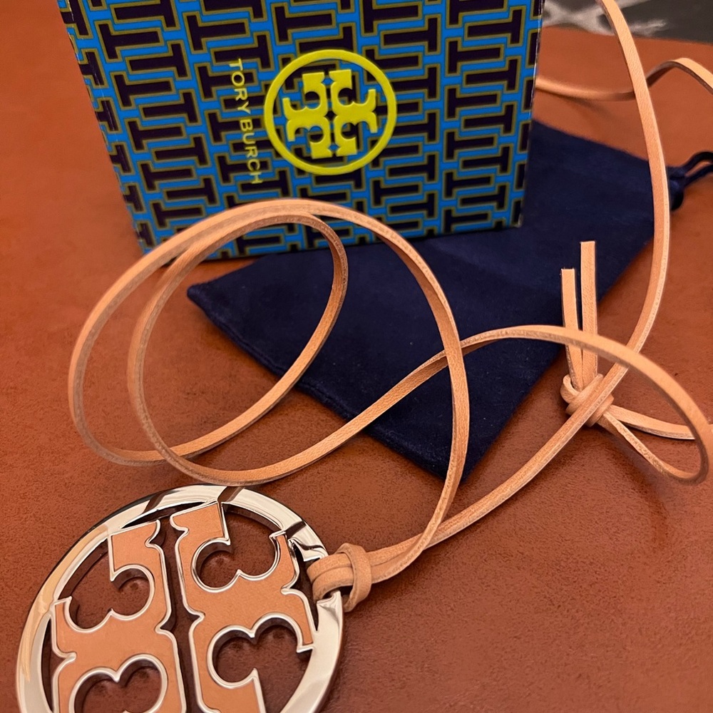 Tory Burch Pendent necklace